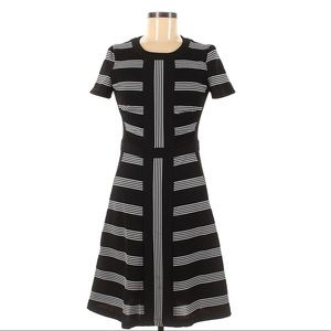 New Maggy London a line black white pattern dress 4 short sleeve fitted